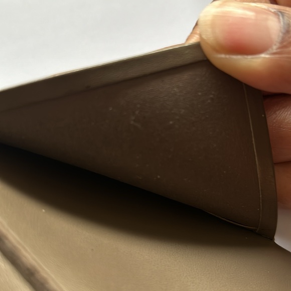 Louis Vuitton Epi Wallet EUC - Picture 6 of 9